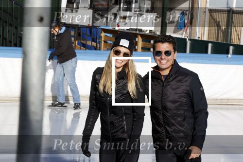 Amsterdam 4 november 2020
Jan Smit met zijn vrouw Liza schaatsend op de Jaap Edenbaan.