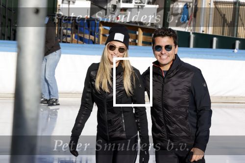 Amsterdam 4 november 2020
Jan Smit met zijn vrouw Liza schaatsend op de Jaap Edenbaan.