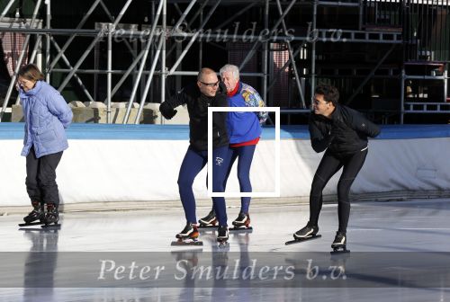 Amsterdam 4 november 2020
Jan Smit met zijn vrouw Liza schaatsend op de Jaap Edenbaan.