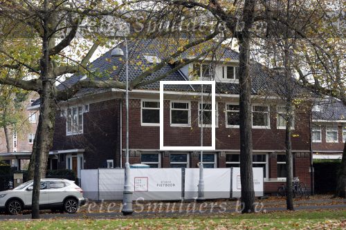 Amsterdam 1 oktober 2020
Jeroen v d Boom zijn nieuwe huis wordt helemaal verbouwd . Piet Boon is de architect