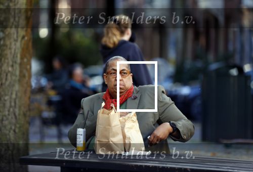 Amsterdam 22 oktober 2020
John Leerdam eet een frietje in Amsterdam zuid
