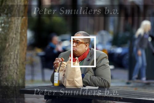 Amsterdam 22 oktober 2020
John Leerdam eet een frietje in Amsterdam zuid