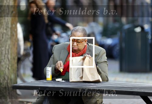 Amsterdam 22 oktober 2020
John Leerdam eet een frietje in Amsterdam zuid