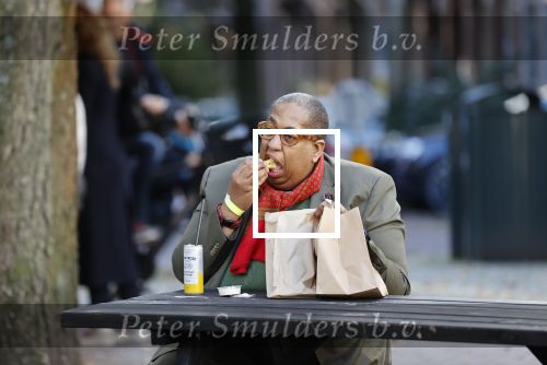 Amsterdam 22 oktober 2020
John Leerdam eet een frietje in Amsterdam zuid