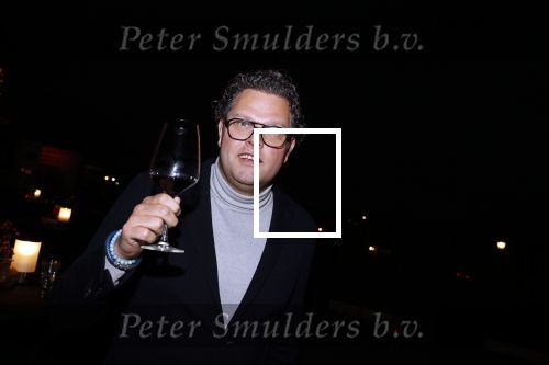 Noordwijk 5 november 2020
Harry Mens steekt de lichten van de kerstboom bij Hotel Huis ter Duin aan dit jaar. Jos Beeres
