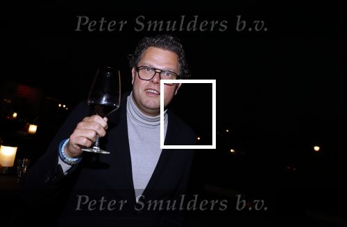 Noordwijk 5 november 2020
Harry Mens steekt de lichten van de kerstboom bij Hotel Huis ter Duin aan dit jaar. Jos Beeres
