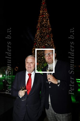 Noordwijk 5 november 2020
Harry Mens steekt de lichten van de kerstboom bij Hotel Huis ter Duin aan dit jaar. Jos Beeres