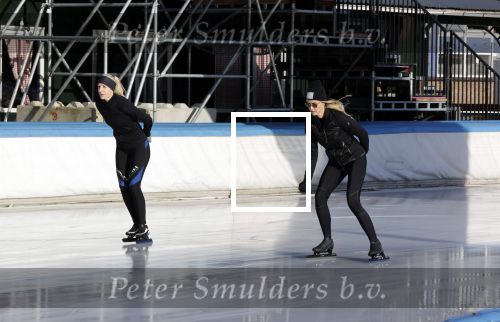 Amsterdam 4 november 2020
Jan Smit met zijn vrouw Liza schaatsend op de Jaap Edenbaan.