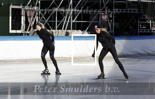 Amsterdam 4 november 2020
Jan Smit met zijn vrouw Liza schaatsend op de Jaap Edenbaan.