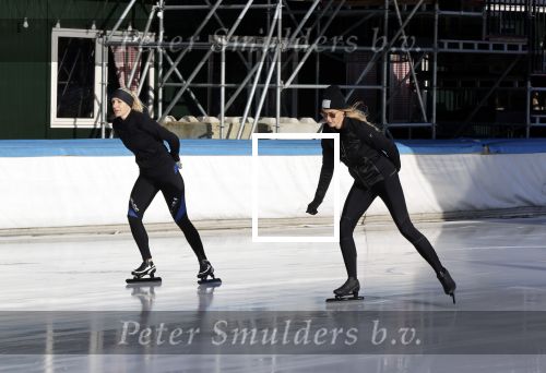 Amsterdam 4 november 2020
Jan Smit met zijn vrouw Liza schaatsend op de Jaap Edenbaan.