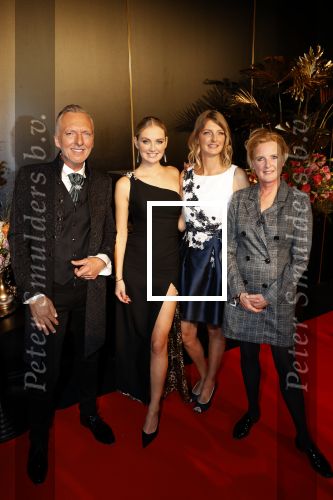 Noordwijk 16 oktober 2020
Boekpresentatie Martien Meiland in hotel Huis ter Duin .
Martien kwam met zijn vrouw Erica dochters Maxime en Montana.