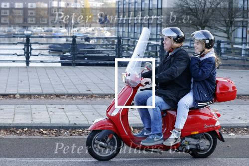 Amsterdam 6 november 2020
Martijn Krabbe en zijn dochter Michelle Krabbe op zijn vespa scooter