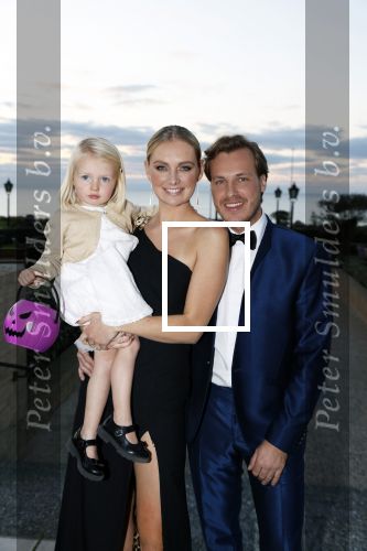 Noordwijk 16 oktober 2020
Boekpresentatie Martien Meiland in hotel Huis ter Duin .
Martien kwam met zijn vrouw Erica dochters Maxime en Montana.
Maxime kwam met haar vriend Leroy Molkenboer en haar dochter