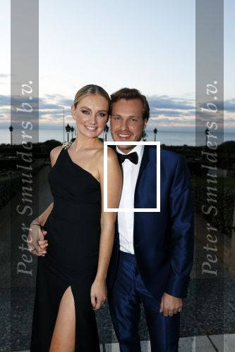Noordwijk 16 oktober 2020
Boekpresentatie Martien Meiland in hotel Huis ter Duin .
Martien kwam met zijn vrouw Erica dochters Maxime en Montana.
Maxime kwam met haar vriend Leroy Molkenboer en haar dochter