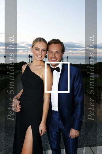 Noordwijk 16 oktober 2020
Boekpresentatie Martien Meiland in hotel Huis ter Duin .
Martien kwam met zijn vrouw Erica dochters Maxime en Montana.
Maxime kwam met haar vriend Leroy Molkenboer en haar dochter