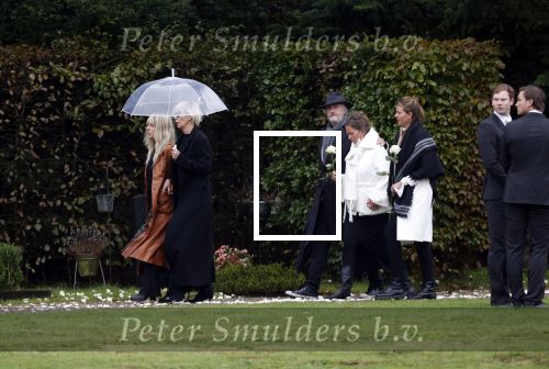 Naarden 8 oktober 2020
Begrafenis Jan des Bouvrie  op algemene begraafplaats Nieuw Valkeveen.
Monique en Bo des Bouvrie met daarachter Nicole des Bouvrie