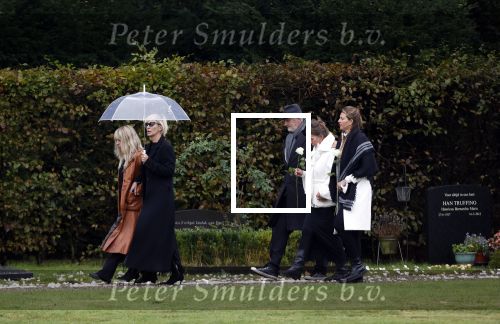 Naarden 8 oktober 2020
Begrafenis Jan des Bouvrie  op algemene begraafplaats Nieuw Valkeveen.
Monique en Bo des Bouvrie met daarachter Nicole des Bouvrie