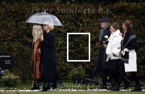Naarden 8 oktober 2020
Begrafenis Jan des Bouvrie  op algemene begraafplaats Nieuw Valkeveen.
Monique en Bo des Bouvrie met daarachter Nicole des Bouvrie