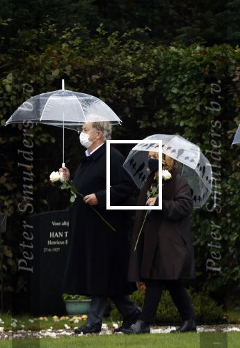 Naarden 8 oktober 2020
Begrafenis Jan des Bouvrie  op algemene begraafplaats Nieuw Valkeveen.
Paul Fagel met zijn vrouw