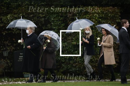 Naarden 8 oktober 2020
Begrafenis Jan des Bouvrie  op algemene begraafplaats Nieuw Valkeveen.
Paul Fagel met zijn vrouw