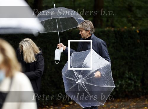 Naarden 8 oktober 2020
Begrafenis Jan des Bouvrie  op algemene begraafplaats Nieuw Valkeveen.
Piet Boon met zijn vriendin