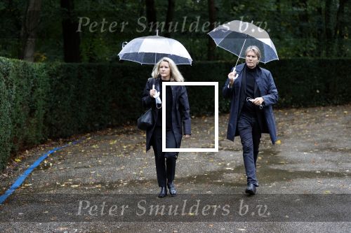 Naarden 8 oktober 2020
Begrafenis Jan des Bouvrie  op algemene begraafplaats Nieuw Valkeveen.
Piet Boon met zijn vriendin