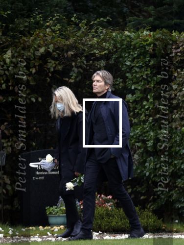 Naarden 8 oktober 2020
Begrafenis Jan des Bouvrie  op algemene begraafplaats Nieuw Valkeveen.
Piet Boon met zijn vriendin