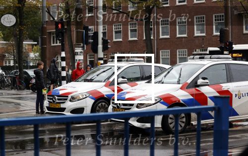 Amsterdam 10 oktober 2020
2 politiewagens spreken jeugd aan op de Beethovenstraat