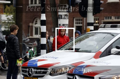 Amsterdam 10 oktober 2020
2 politiewagens spreken jeugd aan op de Beethovenstraat