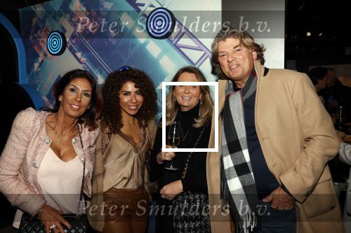 Amsterdam 8 oktober 2020
Beeld onthulling Andre Hazes sr bij madame Tussaud. Rachel en Andre Jr zijn allebei aanwezig. Rachel met Niama Amhali Jos de Haan en Jeanine