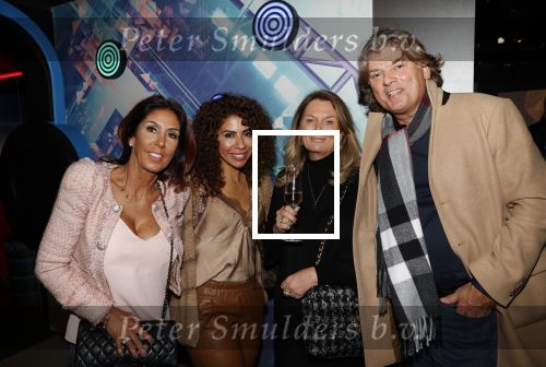 Amsterdam 8 oktober 2020
Beeld onthulling Andre Hazes sr bij madame Tussaud. Rachel en Andre Jr zijn allebei aanwezig. Rachel met Niama Amhali Jos de Haan en Jeanine
