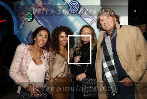 Amsterdam 8 oktober 2020
Beeld onthulling Andre Hazes sr bij madame Tussaud. Rachel en Andre Jr zijn allebei aanwezig. Rachel met Niama Amhali Jos de Haan en Jeanine