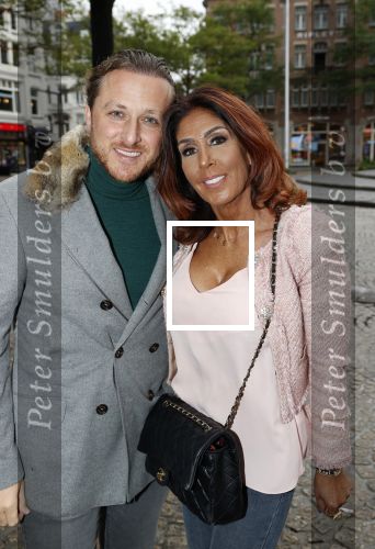 Amsterdam 8 oktober 2020
Beeld onthulling Andre Hazes sr bij madame Tussaud. Rachel en Andre Jr zijn allebei aanwezig. Rachel met Benjamin