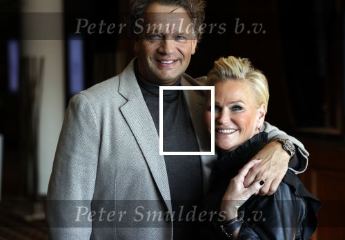 Noordwijk 16 oktober 2020
Manuela en Raymond v d Ploeg bij de boekuitreiking van Martien Meiland in hotel Huis ter Duin