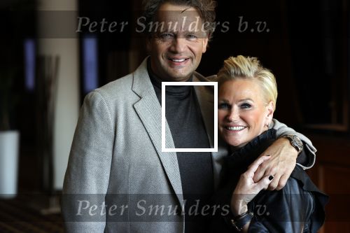 Noordwijk 16 oktober 2020
Manuela en Raymond v d Ploeg bij de boekuitreiking van Martien Meiland in hotel Huis ter Duin