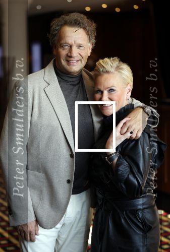 Noordwijk 16 oktober 2020
Manuela en Raymond v d Ploeg bij de boekuitreiking van Martien Meiland in hotel Huis ter Duin