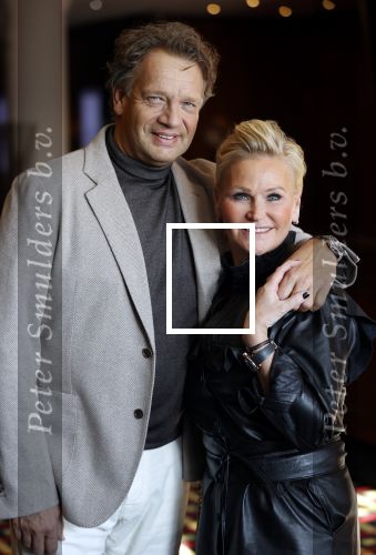 Noordwijk 16 oktober 2020
Manuela en Raymond v d Ploeg bij de boekuitreiking van Martien Meiland in hotel Huis ter Duin