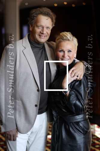 Noordwijk 16 oktober 2020
Manuela en Raymond v d Ploeg bij de boekuitreiking van Martien Meiland in hotel Huis ter Duin