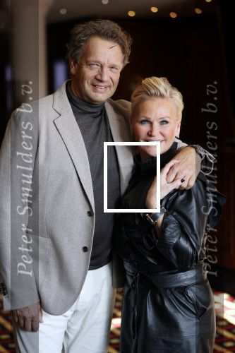 Noordwijk 16 oktober 2020
Manuela en Raymond v d Ploeg bij de boekuitreiking van Martien Meiland in hotel Huis ter Duin