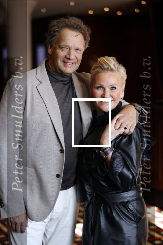 Noordwijk 16 oktober 2020
Manuela en Raymond v d Ploeg bij de boekuitreiking van Martien Meiland in hotel Huis ter Duin