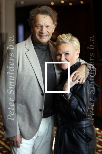 Noordwijk 16 oktober 2020
Manuela en Raymond v d Ploeg bij de boekuitreiking van Martien Meiland in hotel Huis ter Duin
