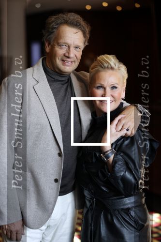Noordwijk 16 oktober 2020
Manuela en Raymond v d Ploeg bij de boekuitreiking van Martien Meiland in hotel Huis ter Duin