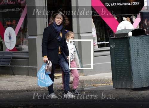 Amsterdam 7 oktober 2020
Rob v d Wouw met zijn dochter op de cornelis schuytstraat.
