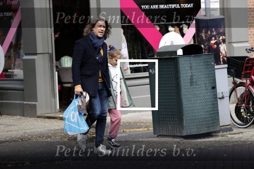 Amsterdam 7 oktober 2020
Rob v d Wouw met zijn dochter op de cornelis schuytstraat.