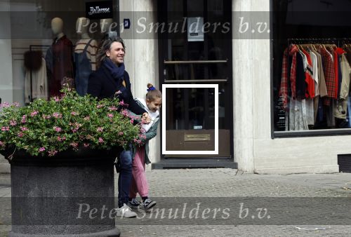 Amsterdam 7 oktober 2020
Rob v d Wouw met zijn dochter op de cornelis schuytstraat.