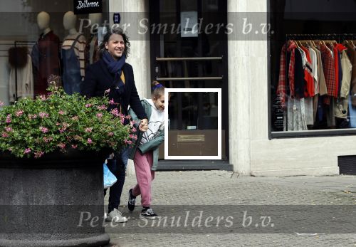 Amsterdam 7 oktober 2020
Rob v d Wouw met zijn dochter op de cornelis schuytstraat.