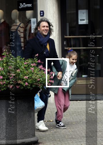 Amsterdam 7 oktober 2020
Rob v d Wouw met zijn dochter op de cornelis schuytstraat.