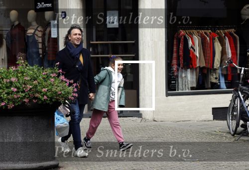 Amsterdam 7 oktober 2020
Rob v d Wouw met zijn dochter op de cornelis schuytstraat.