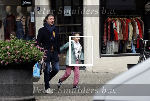 Amsterdam 7 oktober 2020
Rob v d Wouw met zijn dochter op de cornelis schuytstraat.