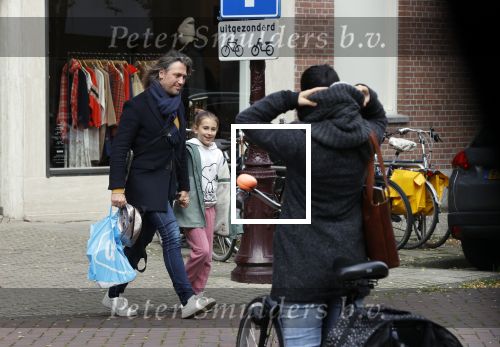 Amsterdam 7 oktober 2020
Rob v d Wouw met zijn dochter op de cornelis schuytstraat.